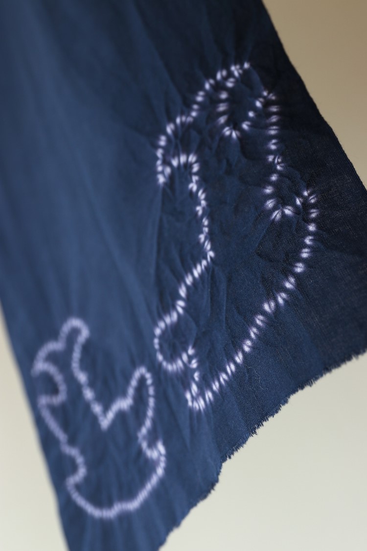 木曾谷国有林で産する天然木曽檜で樹齢300年前後の材料を使用しています。 