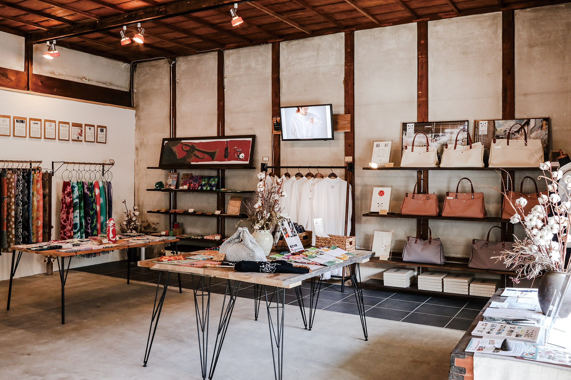 知多木綿は、「品質」と「白さ」を高く評価され、全国の染職人さんから愛されています。