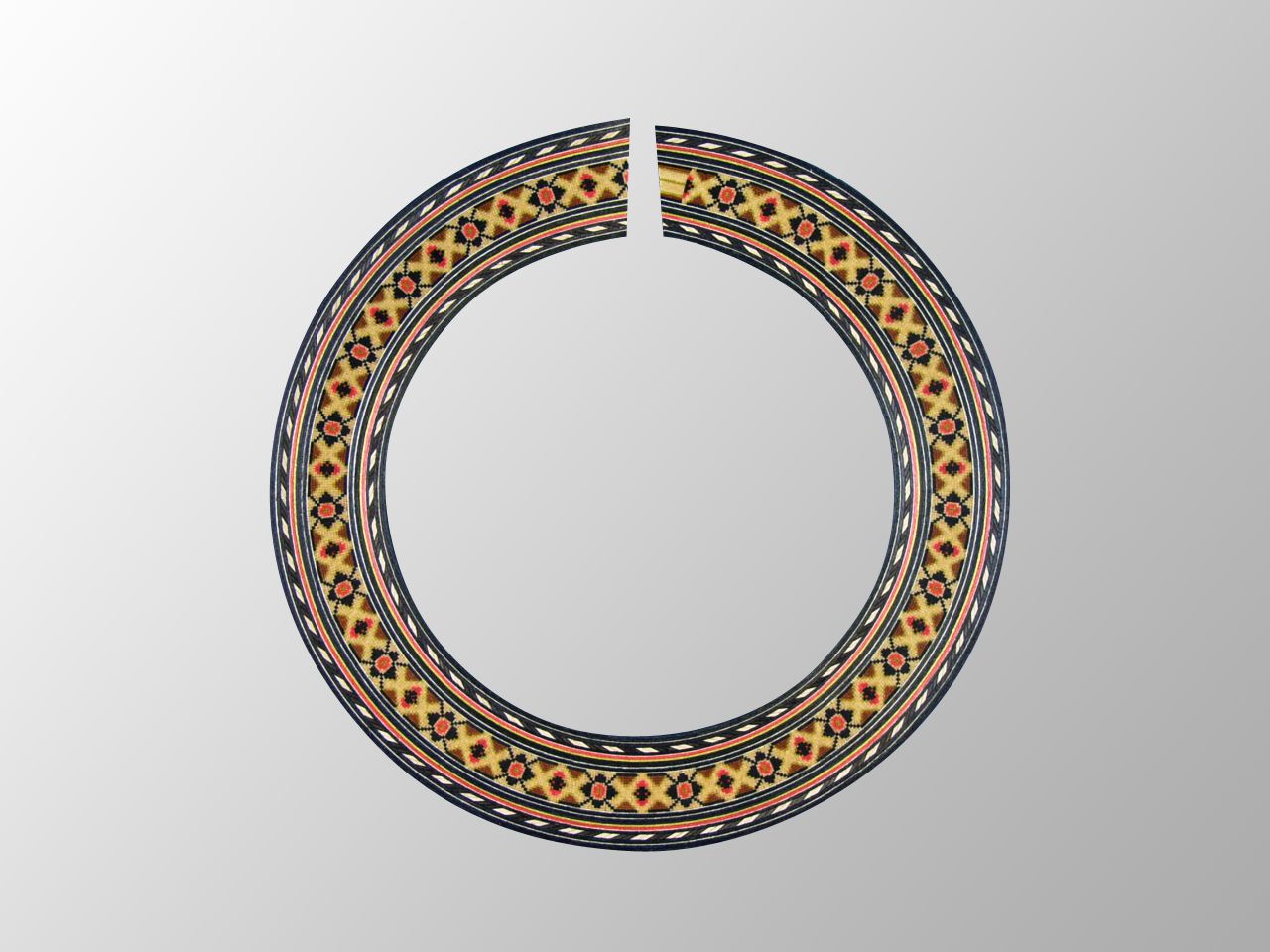 色とりどりの板は、何層にも貼り重ねられ、特殊な方法で圧縮されます。その後、薄く切り出され、細かく繊細な模様を作り出します。 