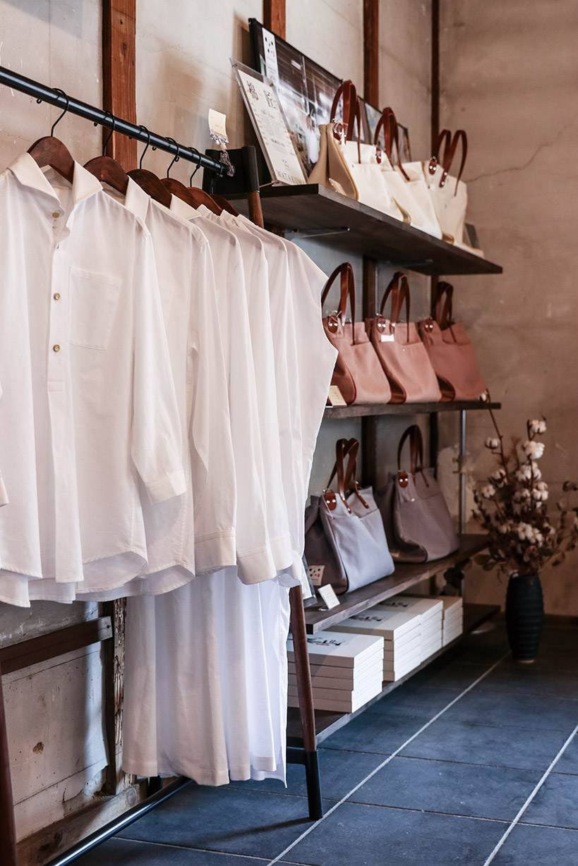 知多木綿は、「品質」と「白さ」を高く評価され、全国の染職人さんから愛されています。